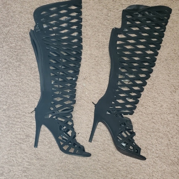 Falls coming Thigh high charlotte russe blackboots - Picture 3 of 4